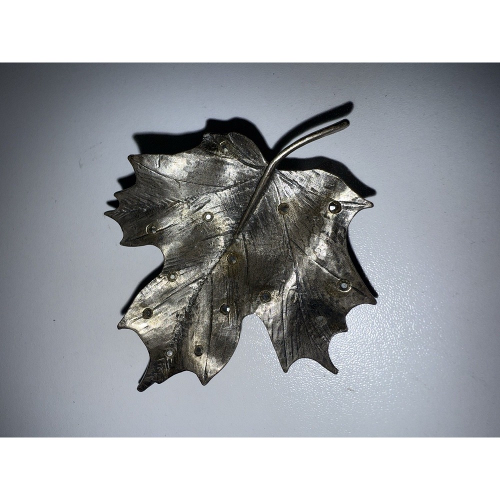 Vintage Textured Maple Leaf Pin Brooch Silver Tone‎ Rhinestone